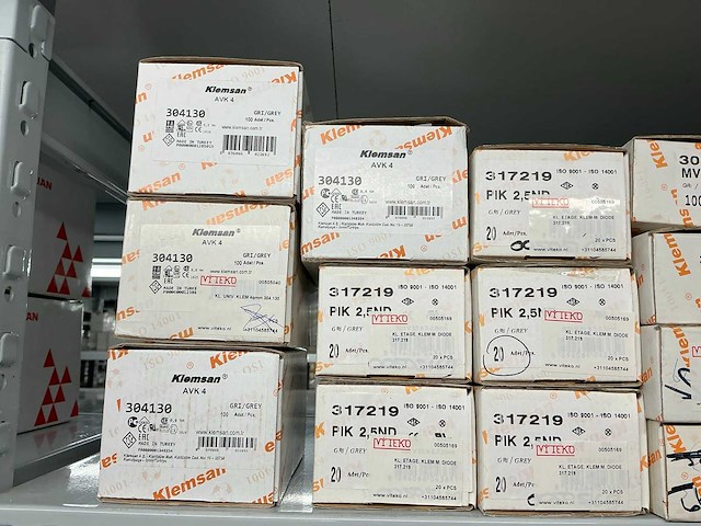 Partij diverse klemsan klemmen/eindplaten/etc - afbeelding 23 van  29