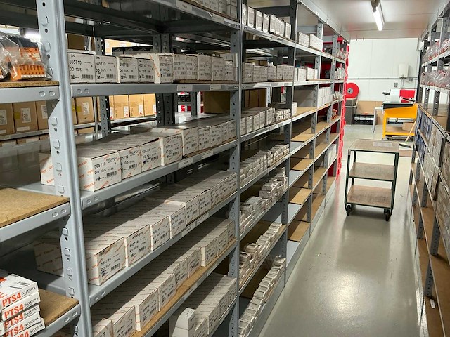 Partij diverse klemsan markeringsplaatjes (285x) verpakkingen - afbeelding 1 van  58