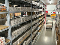 Partij diverse klemsan markeringsplaatjes (285x) verpakkingen - afbeelding 1 van  58