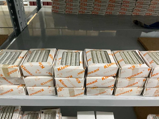 Partij diverse klemsan markeringsplaatjes (285x) verpakkingen - afbeelding 15 van  58