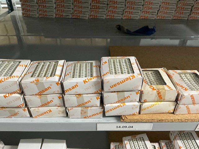 Partij diverse klemsan markeringsplaatjes (285x) verpakkingen - afbeelding 16 van  58