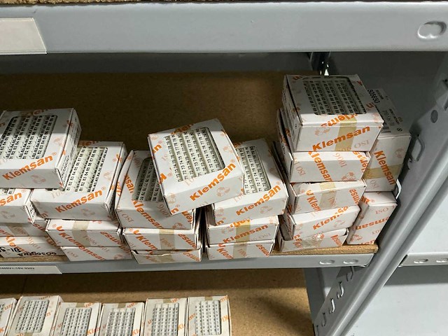 Partij diverse klemsan markeringsplaatjes (285x) verpakkingen - afbeelding 18 van  58