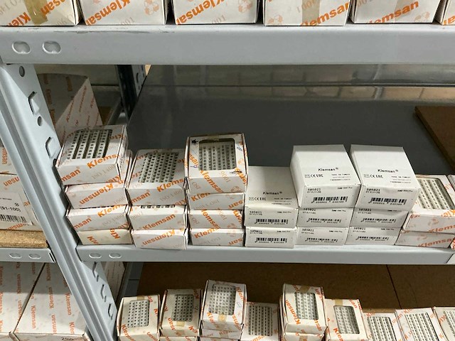 Partij diverse klemsan markeringsplaatjes (285x) verpakkingen - afbeelding 20 van  58