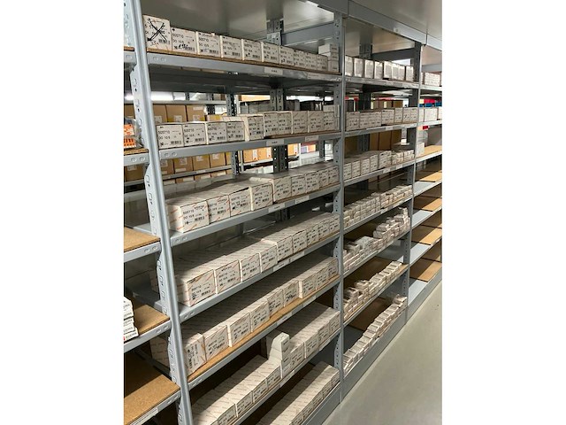 Partij diverse klemsan markeringsplaatjes (285x) verpakkingen - afbeelding 12 van  58