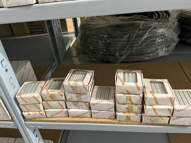 Partij diverse klemsan markeringsplaatjes (285x) verpakkingen - afbeelding 25 van  58