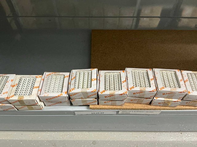 Partij diverse klemsan markeringsplaatjes (285x) verpakkingen - afbeelding 27 van  58