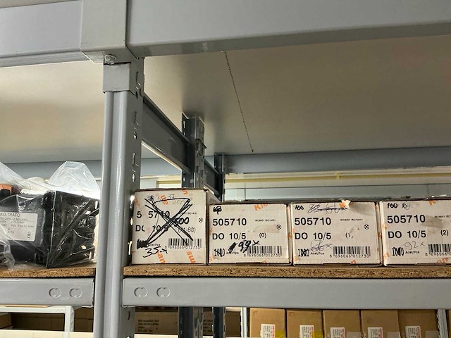 Partij diverse klemsan markeringsplaatjes (285x) verpakkingen - afbeelding 32 van  58