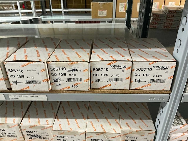 Partij diverse klemsan markeringsplaatjes (285x) verpakkingen - afbeelding 44 van  58