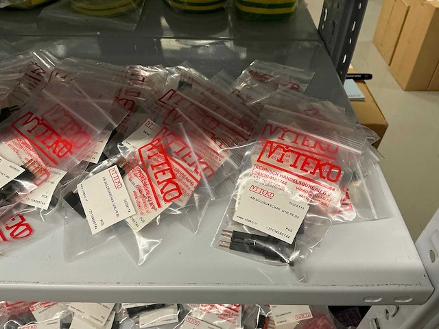 Partij diverse km drukknoppen/keuzeschakelaars/sig.lamp/sleutelschak./overige - afbeelding 3 van  18