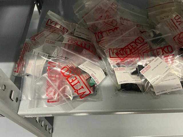 Partij diverse km drukknoppen/keuzeschakelaars/sig.lamp/sleutelschak./overige - afbeelding 7 van  18