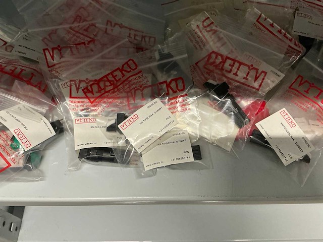 Partij diverse km drukknoppen/keuzeschakelaars/sig.lamp/sleutelschak./overige - afbeelding 8 van  18