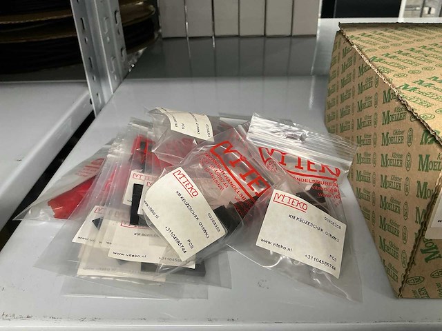 Partij diverse km drukknoppen/keuzeschakelaars/sig.lamp/sleutelschak./overige - afbeelding 15 van  18