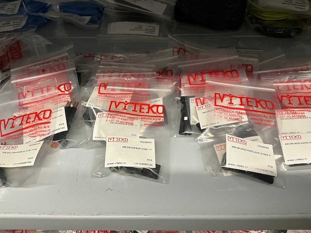 Partij diverse km drukknoppen/keuzeschakelaars/sig.lamp/sleutelschak./overige - afbeelding 17 van  18