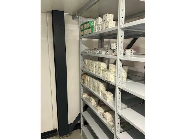 Partij diverse km instal automaat/stroomrails/aansluitklemmen/etc (239x) - afbeelding 12 van  23