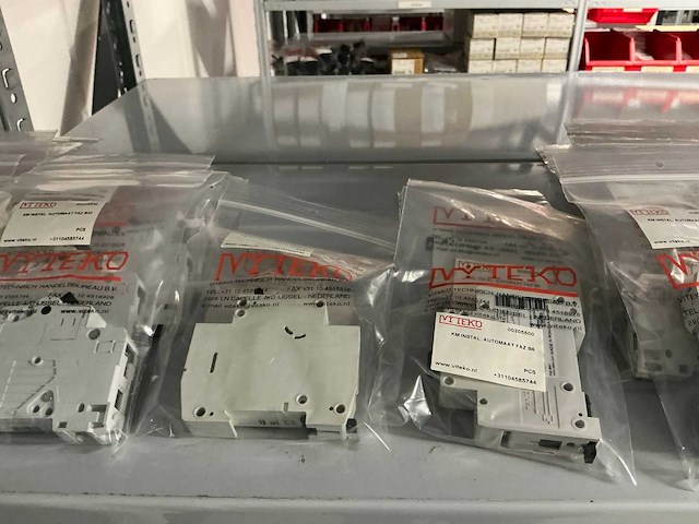 Partij diverse km instal automaat/stroomrails/aansluitklemmen/etc (239x) - afbeelding 23 van  23