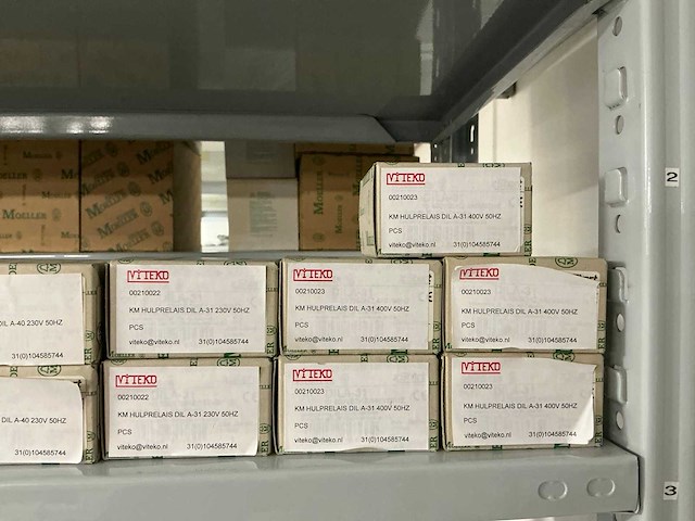 Partij diverse km schakelaars/sterpunt/hulprelais/etc (370x) - afbeelding 2 van  36