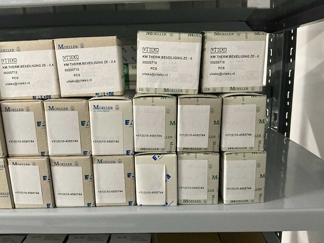 Partij diverse km schakelaars/sterpunt/hulprelais/etc (370x) - afbeelding 3 van  36