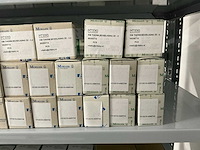 Partij diverse km schakelaars/sterpunt/hulprelais/etc (370x) - afbeelding 3 van  36