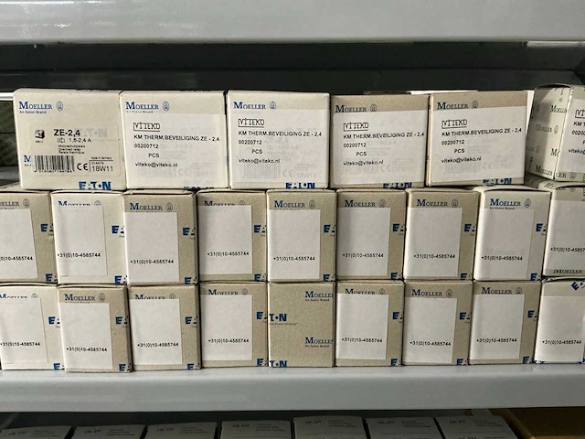 Partij diverse km schakelaars/sterpunt/hulprelais/etc (370x) - afbeelding 4 van  36