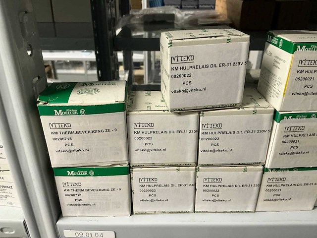 Partij diverse km schakelaars/sterpunt/hulprelais/etc (370x) - afbeelding 7 van  36