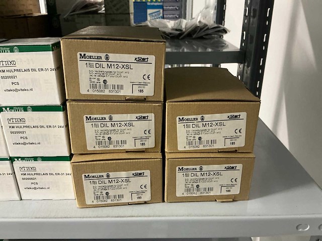 Partij diverse km schakelaars/sterpunt/hulprelais/etc (370x) - afbeelding 10 van  36