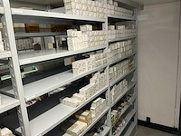 Partij diverse km schakelaars/sterpunt/hulprelais/etc (370x) - afbeelding 1 van  36