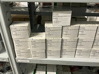 Partij diverse km schakelaars/sterpunt/hulprelais/etc (370x) - afbeelding 14 van  36