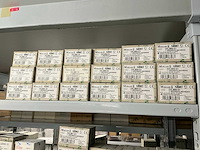 Partij diverse km schakelaars/sterpunt/hulprelais/etc (370x) - afbeelding 20 van  36