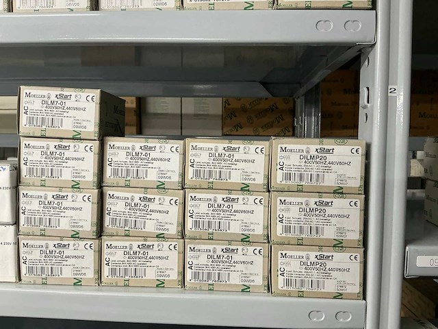 Partij diverse km schakelaars/sterpunt/hulprelais/etc (370x) - afbeelding 21 van  36