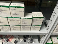 Partij diverse km schakelaars/sterpunt/hulprelais/etc (370x) - afbeelding 28 van  36