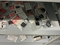 Partij diverse km schakelaars/sterpunt/hulprelais/etc (370x) - afbeelding 29 van  36