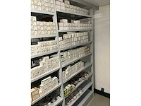 Partij diverse km schakelaars/sterpunt/hulprelais/etc (370x) - afbeelding 23 van  36