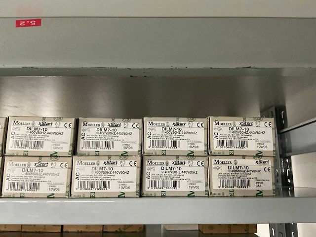 Partij diverse km schakelaars/sterpunt/hulprelais/etc (370x) - afbeelding 31 van  36