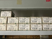 Partij diverse km schakelaars/sterpunt/hulprelais/etc (370x) - afbeelding 32 van  36