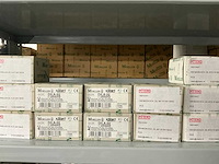 Partij diverse km schakelaars/sterpunt/hulprelais/etc (370x) - afbeelding 35 van  36