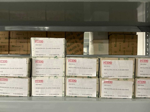 Partij diverse km schakelaars/sterpunt/hulprelais/etc (370x) - afbeelding 36 van  36