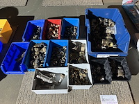 Partij diverse koppelingen in stapelbakken - afbeelding 1 van  5