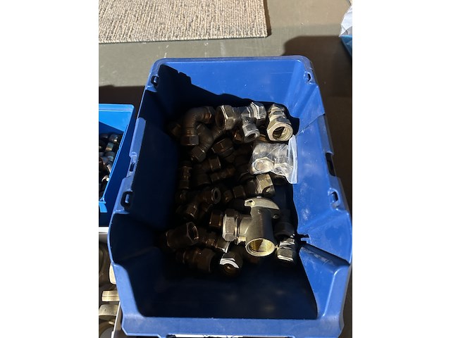 Partij diverse koppelingen in stapelbakken - afbeelding 5 van  5