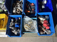 Partij diverse koppelingen in stapelbakken - afbeelding 2 van  6