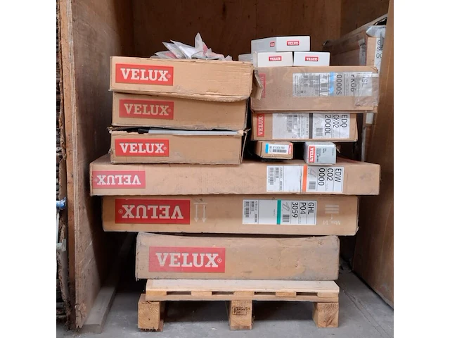 Partij diverse kozijn- en raamrestanten, velux - afbeelding 3 van  10