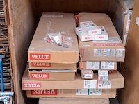 Partij diverse kozijn- en raamrestanten, velux - afbeelding 4 van  10