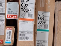 Partij diverse kozijn- en raamrestanten, velux - afbeelding 8 van  10