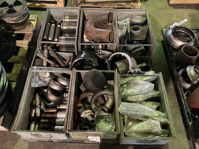 Partij diverse kramp aanlasdelen en koppelingen - afbeelding 1 van  3