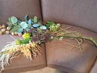 Partij diverse kunstbloemen o.a. witch hazel spray 13117zdkbr - afbeelding 1 van  2