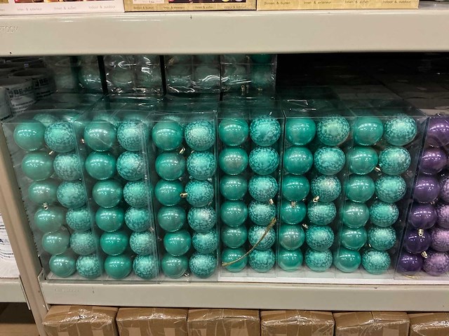 Partij diverse kunstkerstballen 6cm 24/set (83 sets) - afbeelding 4 van  7