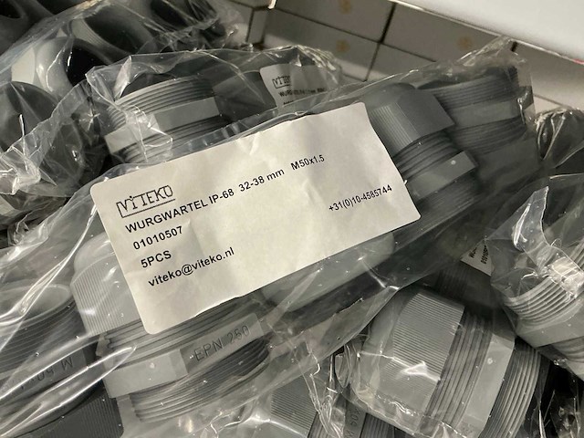 Partij diverse kunstof moeren/wurgwartels/reduceerringen/etc - afbeelding 4 van  30