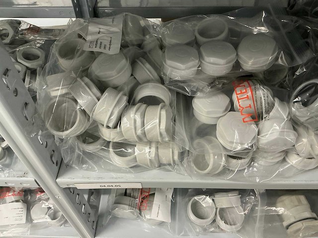 Partij diverse kunstof moeren/wurgwartels/reduceerringen/etc - afbeelding 7 van  30