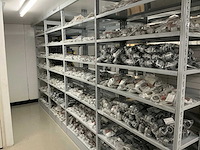 Partij diverse kunstof moeren/wurgwartels/reduceerringen/etc - afbeelding 1 van  30