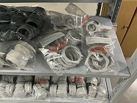 Partij diverse kunstof moeren/wurgwartels/reduceerringen/etc - afbeelding 9 van  30