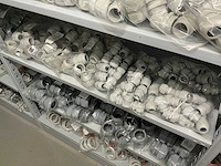 Partij diverse kunstof moeren/wurgwartels/reduceerringen/etc - afbeelding 12 van  30